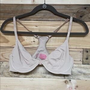 Victoria's Secret size 38C Underwire Cream Color Bra with Front Closure